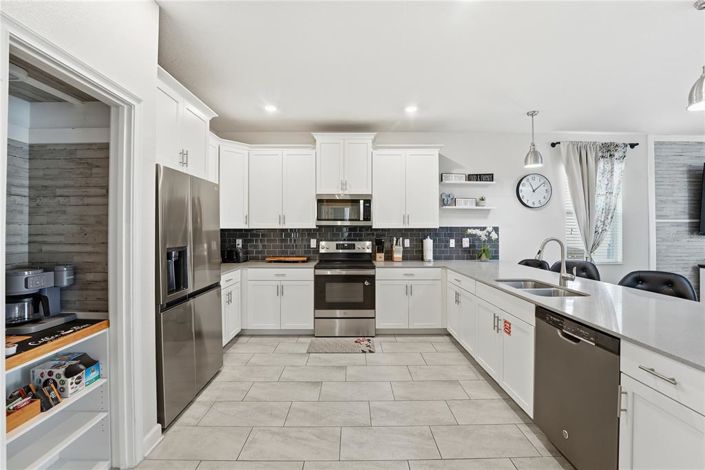 Image No.10-8 Bed Property for sale