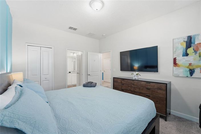 Image No.17-8 Bed Property for sale