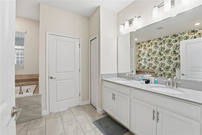 Image No.24-8 Bed Property for sale