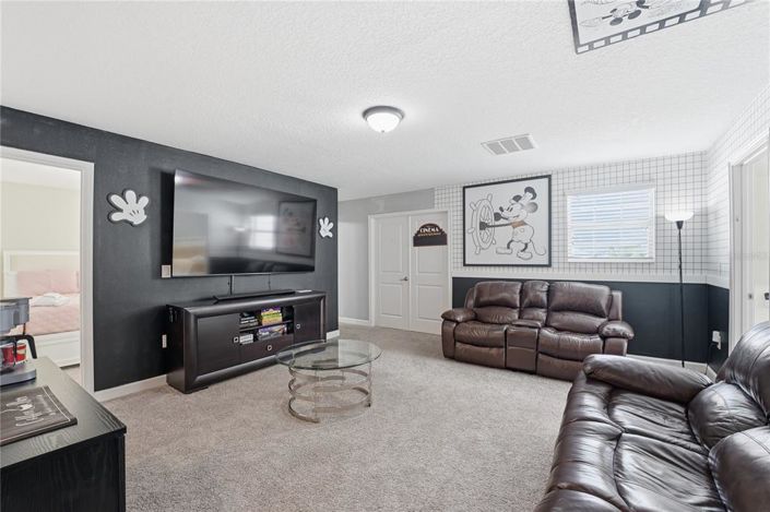 Image No.27-8 Bed Property for sale