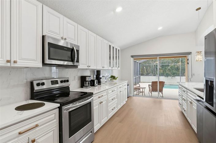 Image No.17-5 Bed Property for sale