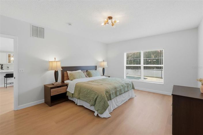 Image No.19-5 Bed Property for sale