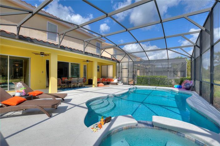 Image No.19-10 Bed Property for sale