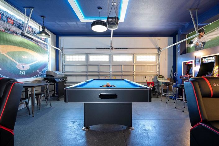 Image No.12-6 Bed Property for sale