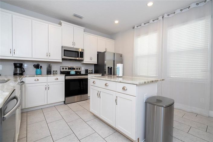 Image No.25-6 Bed Property for sale