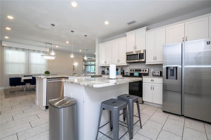 Image No.28-6 Bed Property for sale