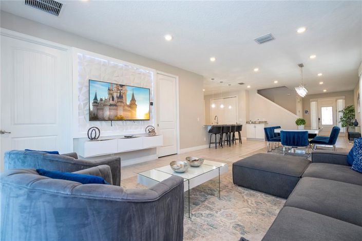 Image No.40-6 Bed Property for sale