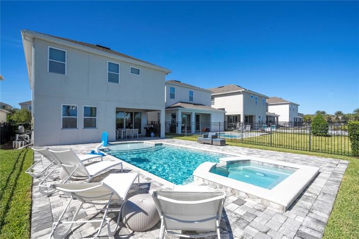 Image No.50-6 Bed Property for sale