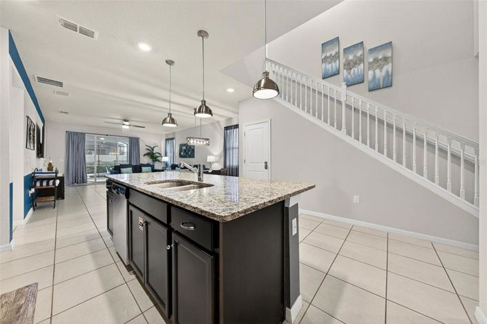 Image No.12-7 Bed Property for sale