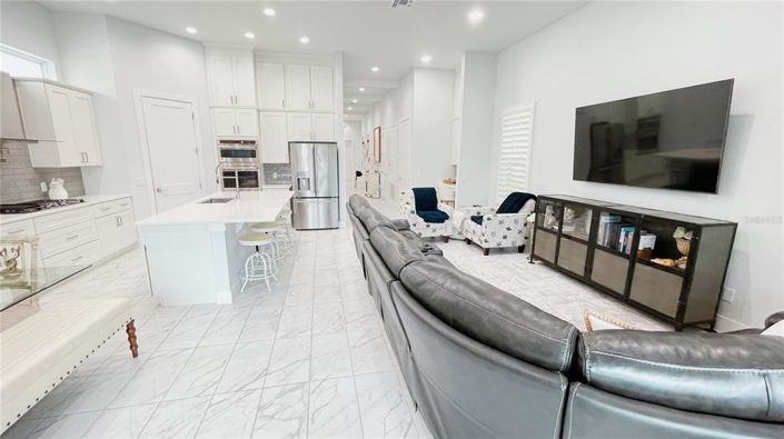 Image No.18-6 Bed Property for sale