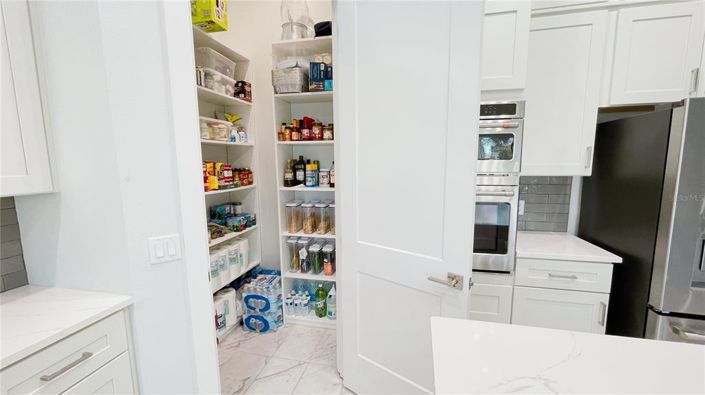 Image No.21-6 Bed Property for sale