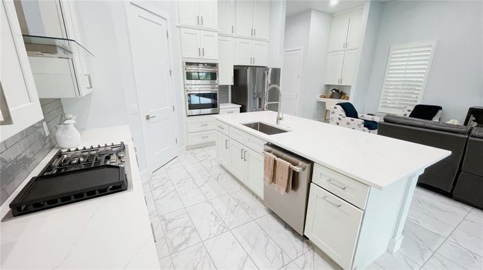 Image No.22-6 Bed Property for sale