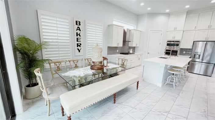 Image No.24-6 Bed Property for sale