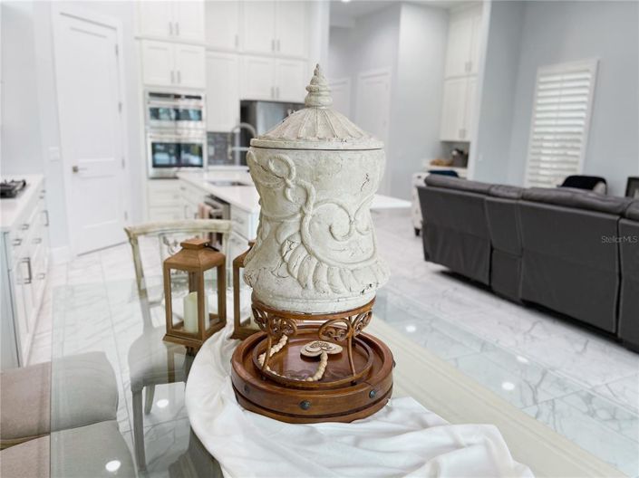 Image No.27-6 Bed Property for sale