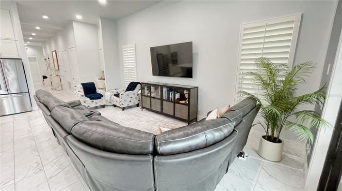 Image No.28-6 Bed Property for sale