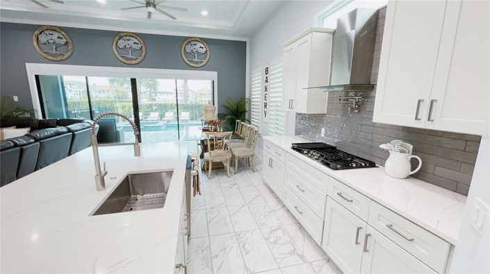 Image No.30-6 Bed Property for sale