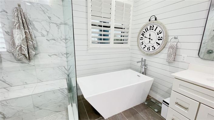 Image No.42-6 Bed Property for sale