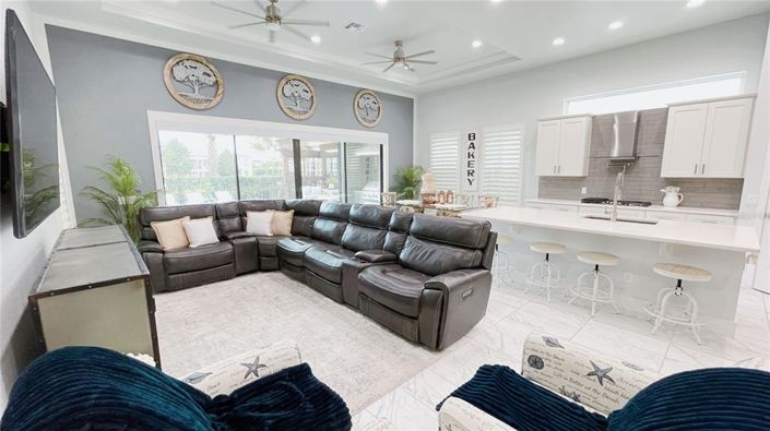 Image No.5-6 Bed Property for sale