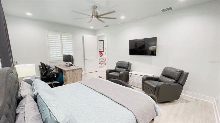 Image No.50-6 Bed Property for sale