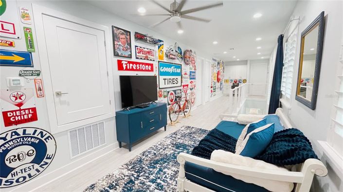 Image No.55-6 Bed Property for sale