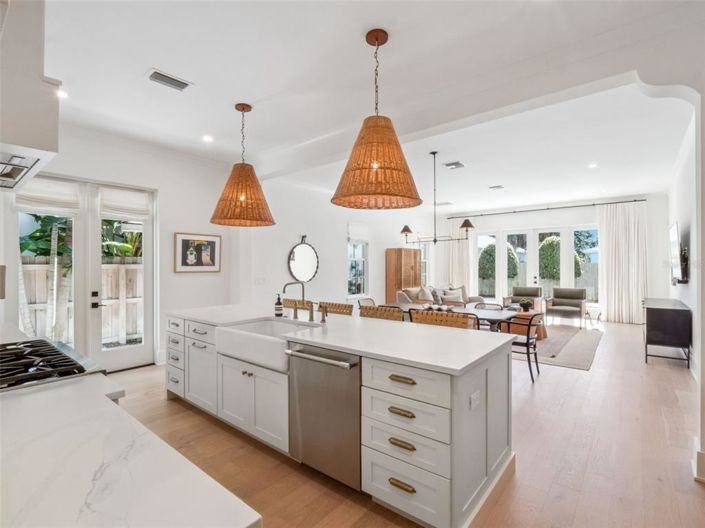 Image No.11-3 Bed Property for sale