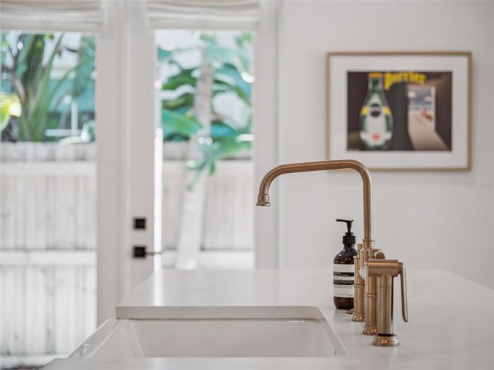 Image No.12-3 Bed Property for sale