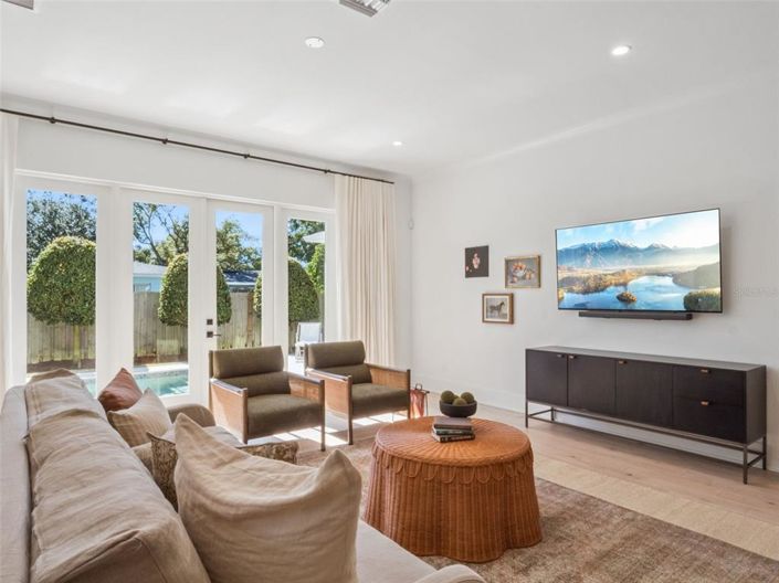 Image No.18-3 Bed Property for sale