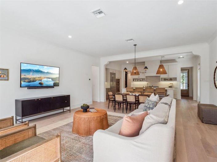 Image No.19-3 Bed Property for sale