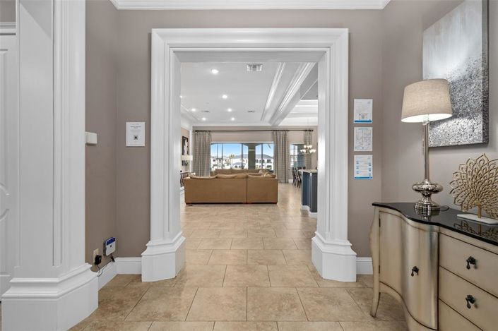 Image No.11-8 Bed Property for sale