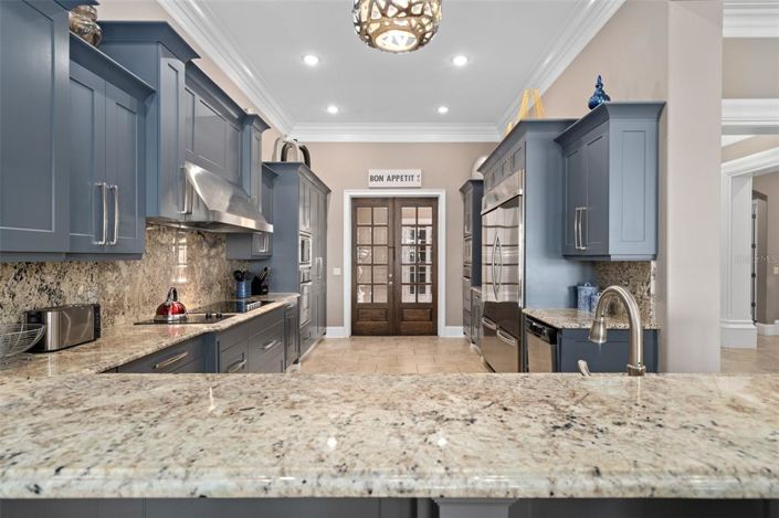 Image No.16-8 Bed Property for sale