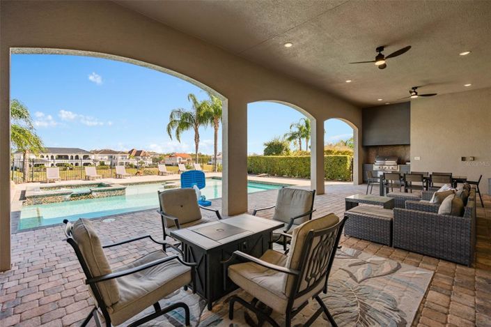 Image No.27-8 Bed Property for sale