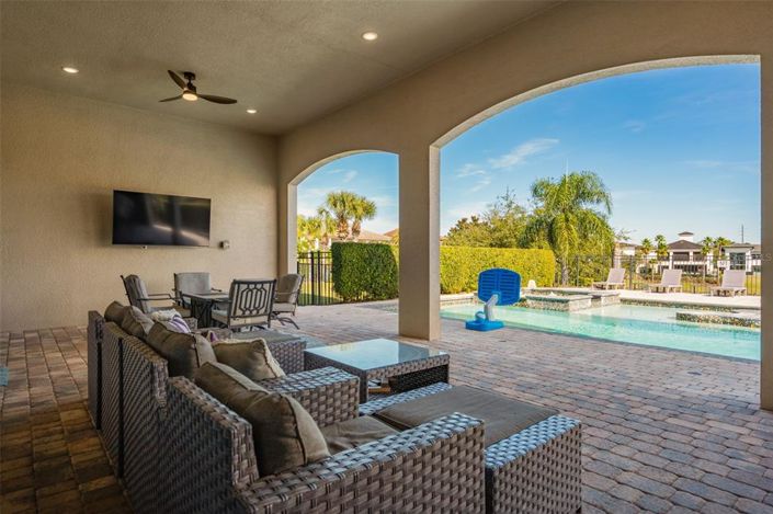 Image No.28-8 Bed Property for sale