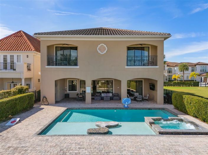 Image No.32-8 Bed Property for sale