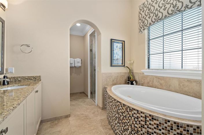 Image No.42-8 Bed Property for sale