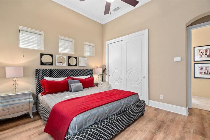 Image No.45-8 Bed Property for sale