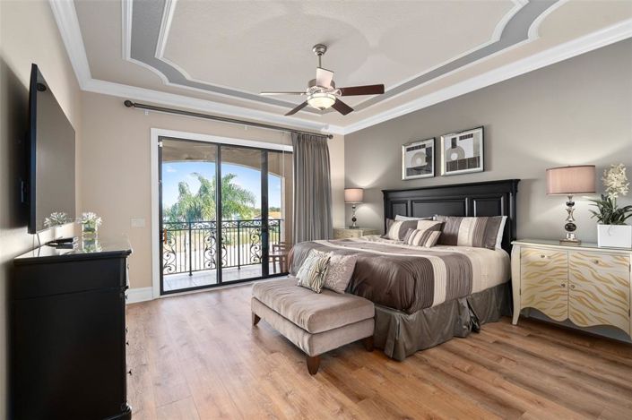 Image No.60-8 Bed Property for sale