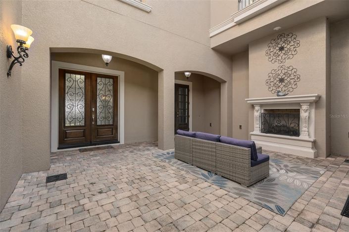 Image No.9-8 Bed Property for sale