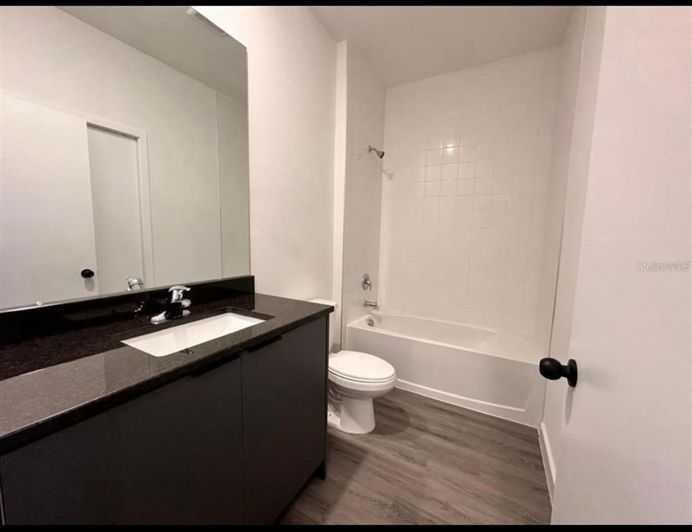 Image No.18-3 Bed Townhouse for sale