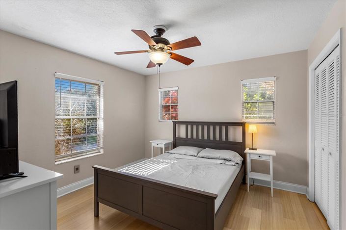 Image No.17-4 Bed Property for sale