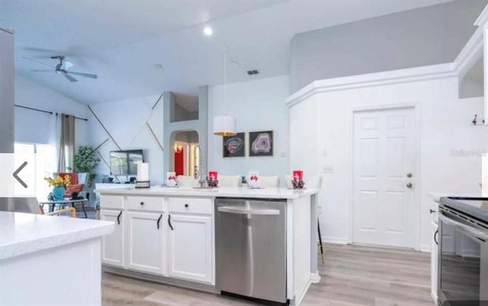 Image No.19-4 Bed Property for sale