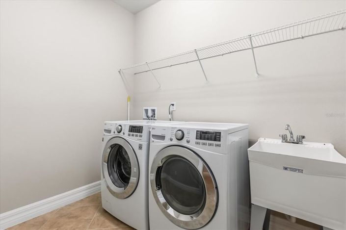 Image No.32-3 Bed Property for sale