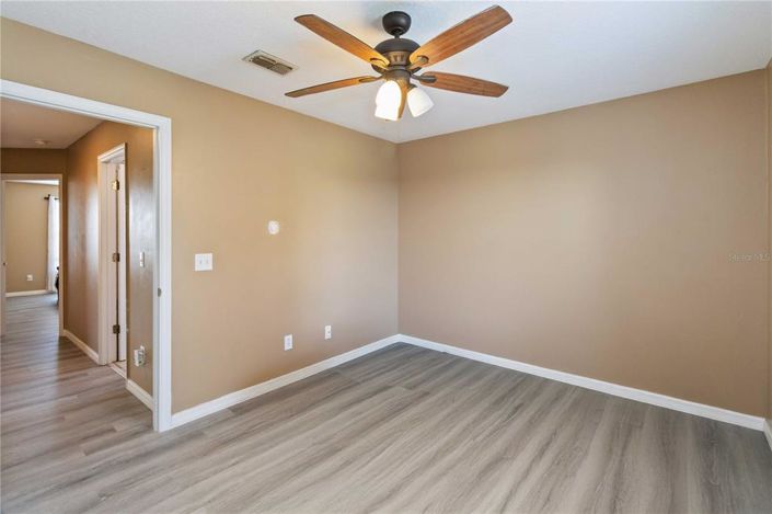 Image No.20-4 Bed Property for sale