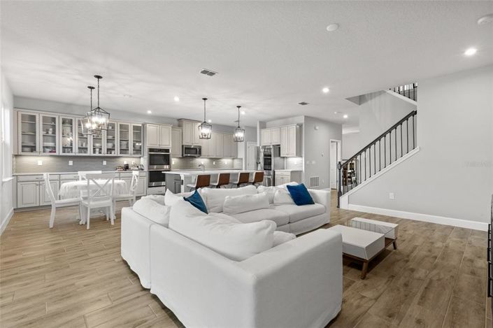 Image No.16-5 Bed Property for sale