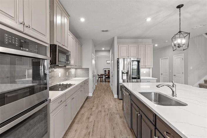 Image No.25-5 Bed Property for sale