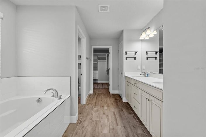 Image No.38-5 Bed Property for sale