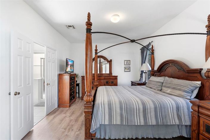 Image No.23-5 Bed Property for sale