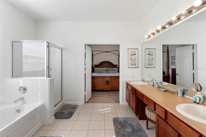 Image No.27-5 Bed Property for sale