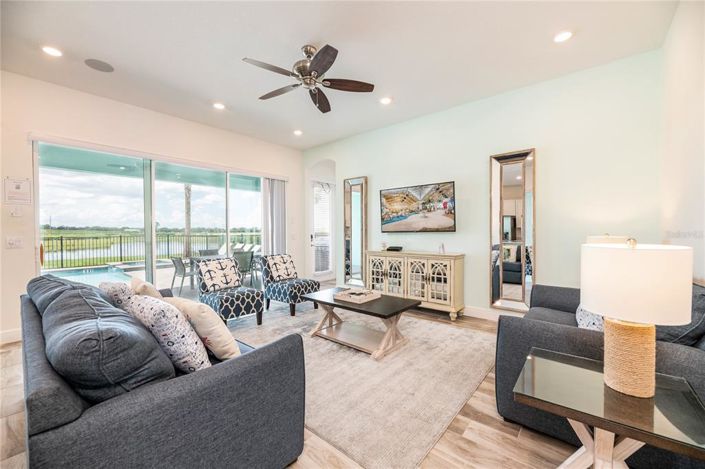 Image No.4-Propriété de 6 chambres à vendre à Kissimmee