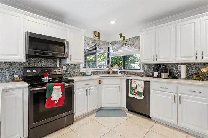 Image No.17-2 Bed Property for sale