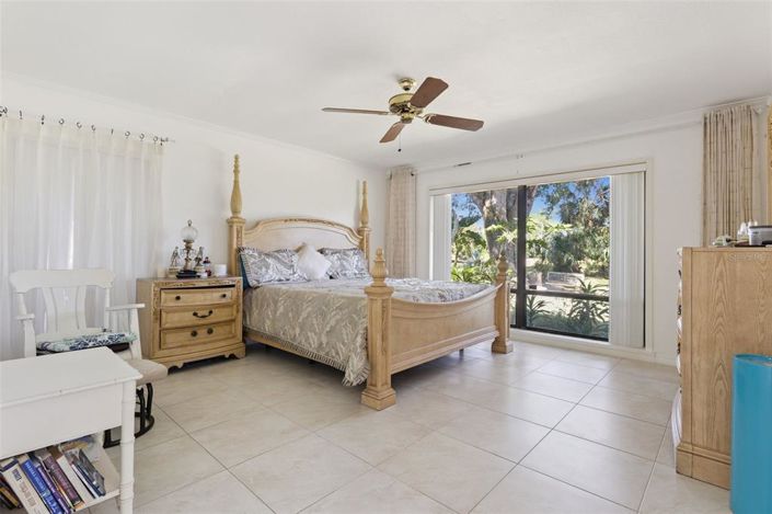 Image No.18-2 Bed Property for sale